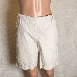 LOFT Cream Women’s Bermuda Sz 6 gently used